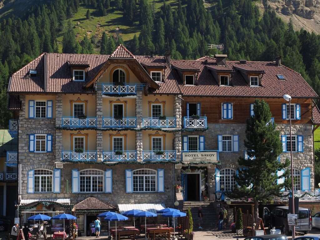 perfect timing: when to book flights & hotels