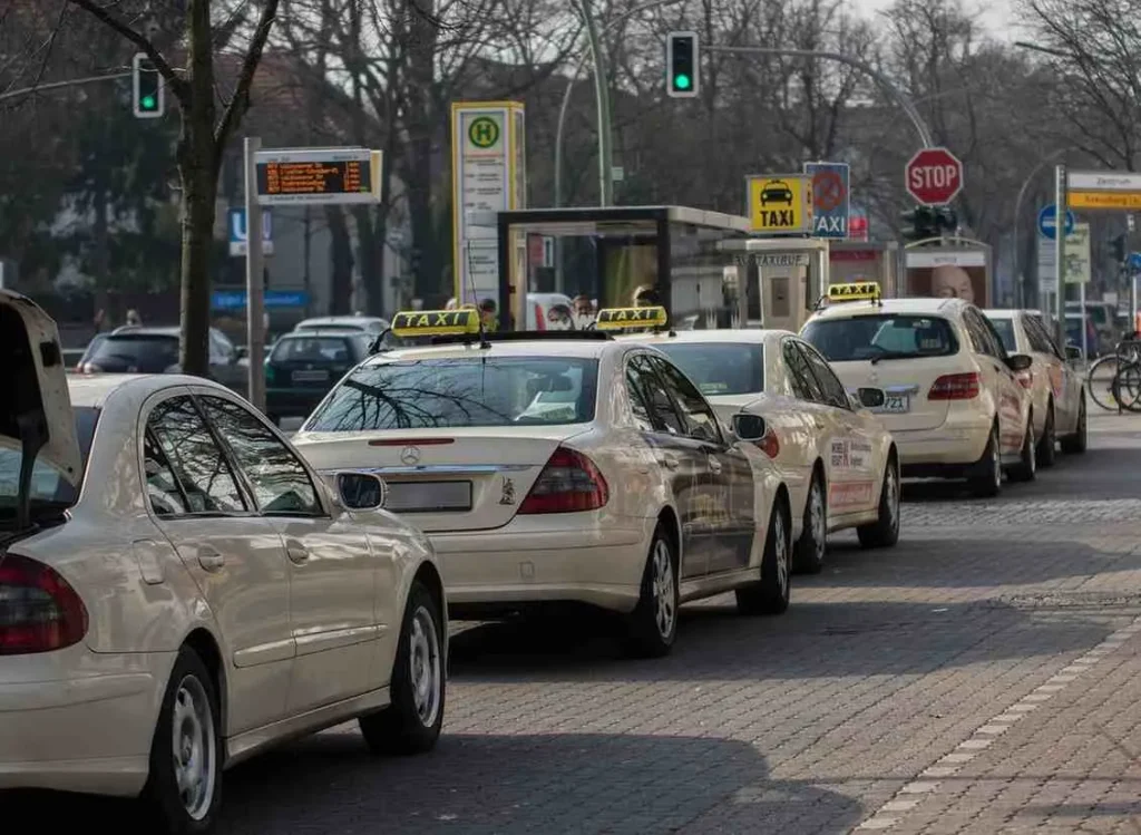 Official Taxis Avoiding Scams