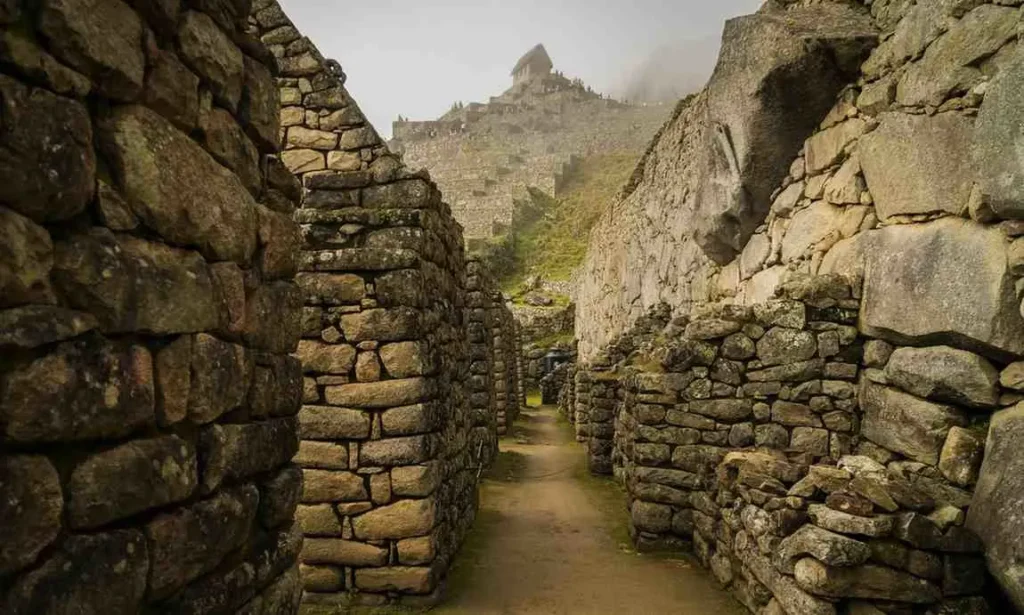 Living History Stories in the Walls