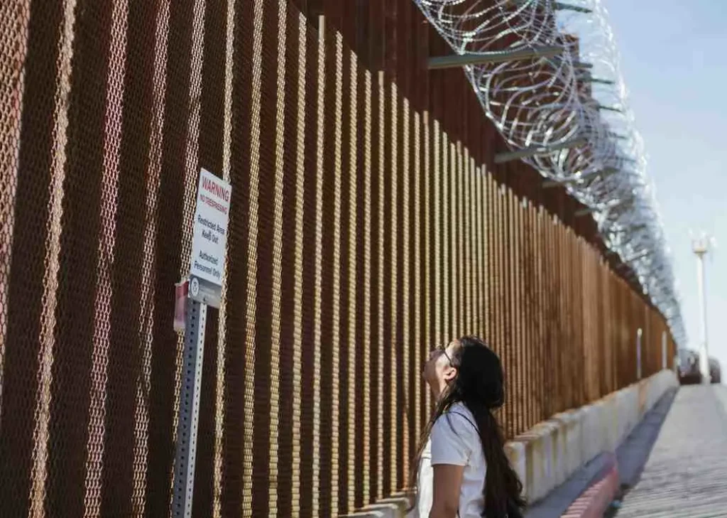 Border Crossing Realities