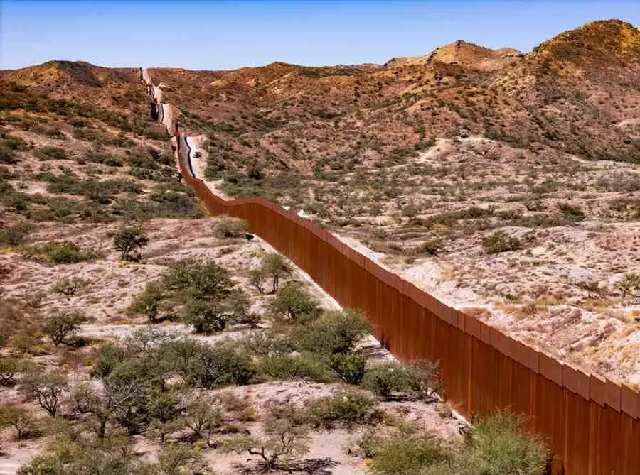 Border Crossing Realities